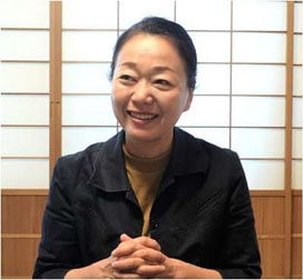 堀 知佐子 氏