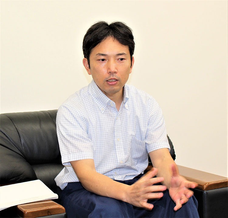「目利き」について語る営業部次長の前田敬介さん