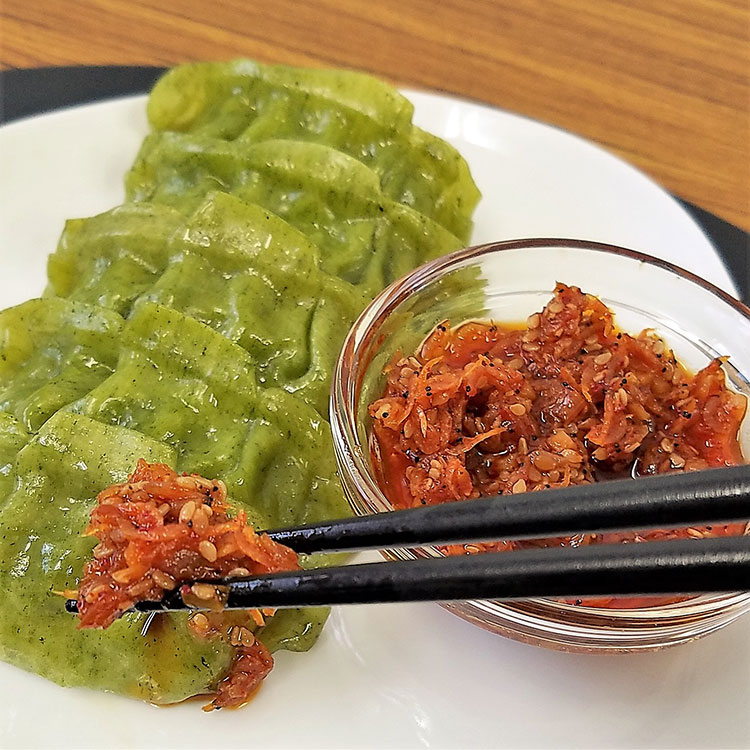 干しあみにごま油とラー油を加えた旨みたっぷりの食べる調味料「あみってうまい醤」。仙台あおば餃子のたれとしてもぴったり