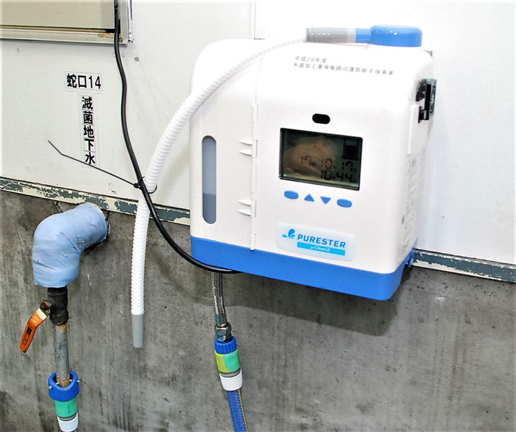 	殺菌水発生装置で作られた殺菌水はすぐに使えるようにタンクに貯めている