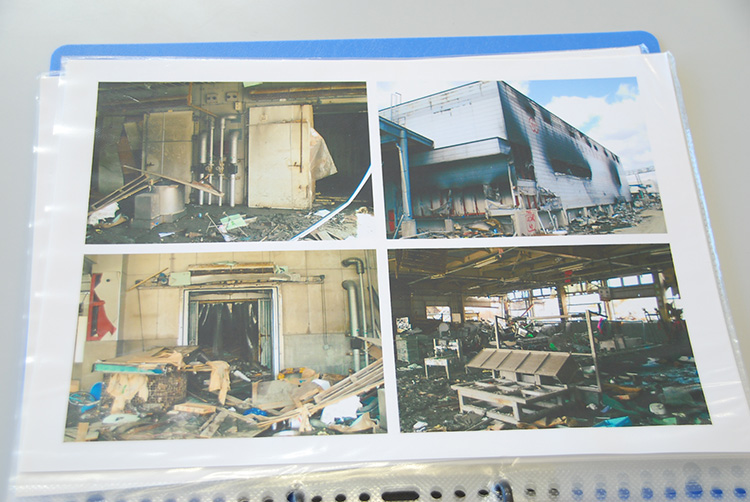 津波被害を受けた工場内の写真。右上は火災に見舞われた大船渡工場冷蔵庫