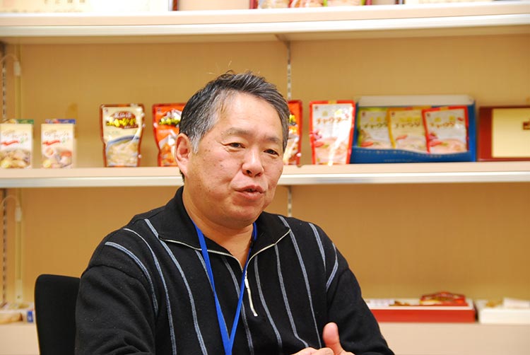 商品開発を手がけてきた阿部長商店の食品部部長、吉田良一さん