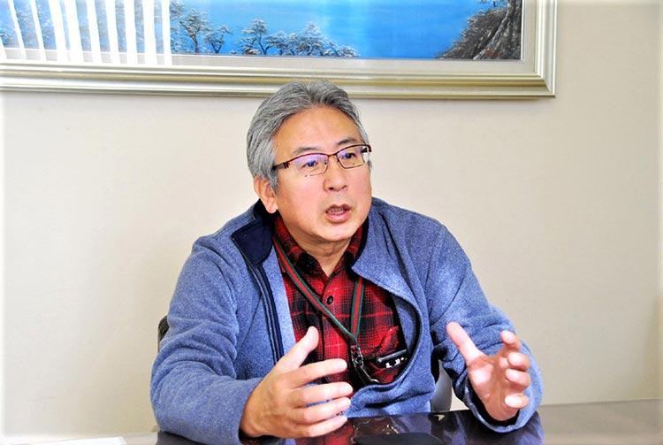震災後の販路回復の道を模索する森下水産の森下幸祐さん