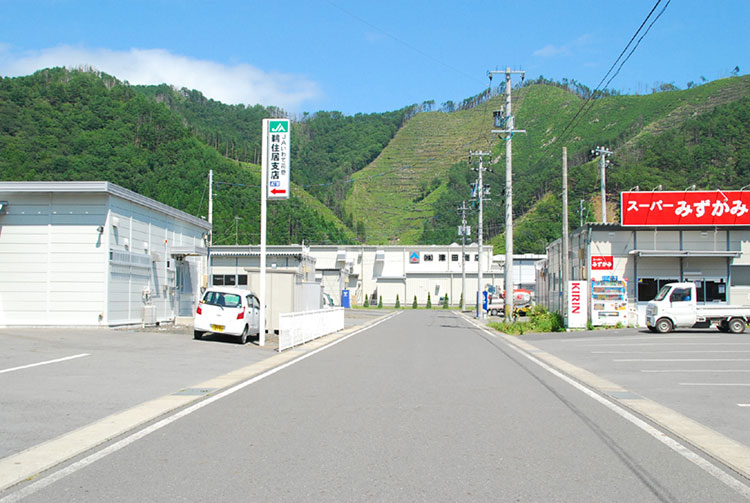 釜石市内につくられた仮設企業団地（正面奥が津田商店の工場）